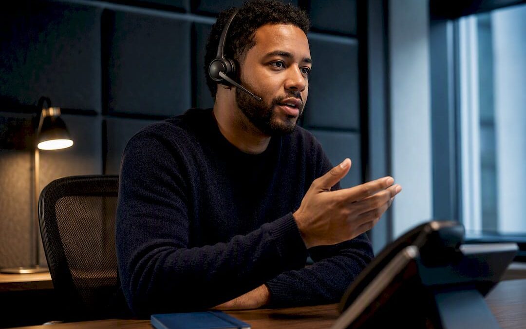 Containment 70–95%: Voicebot Customer Service Playbook for CX Leaders